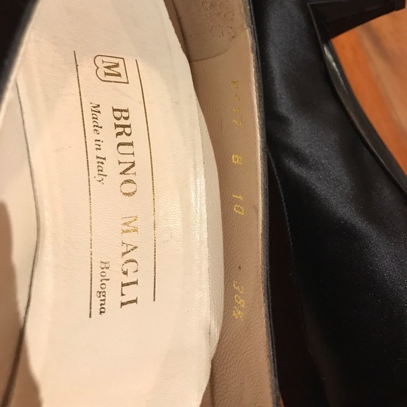 🔥5/20 SALE Beautiful Black Satin Bruno Magli Heels - Picture 7 of 8
